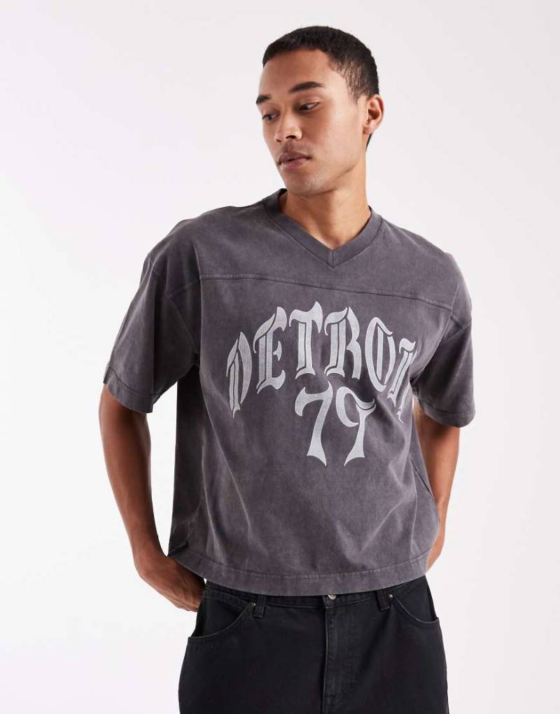 Hollister - T-Shirt im Football-Design aus schwerem Stoff in verwaschenem Schwarz mit Print von Hollister