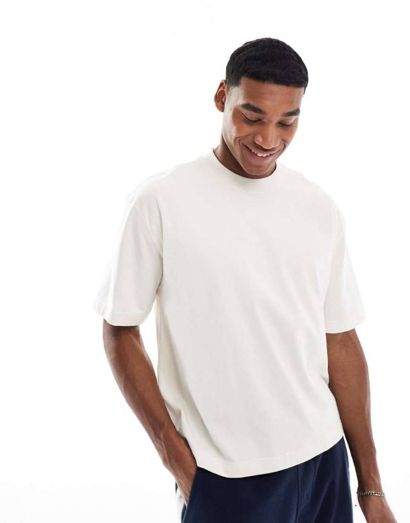 Hollister - T-Shirt in Beige mit Ziernaht und kurzem, kastigem Schnitt-Neutral von Hollister