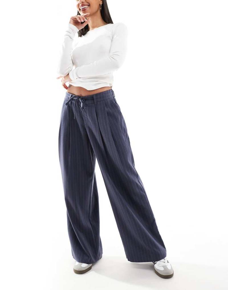 Hollister - Weite Hose in Beige mit niedrigem Bund-Neutral von Hollister