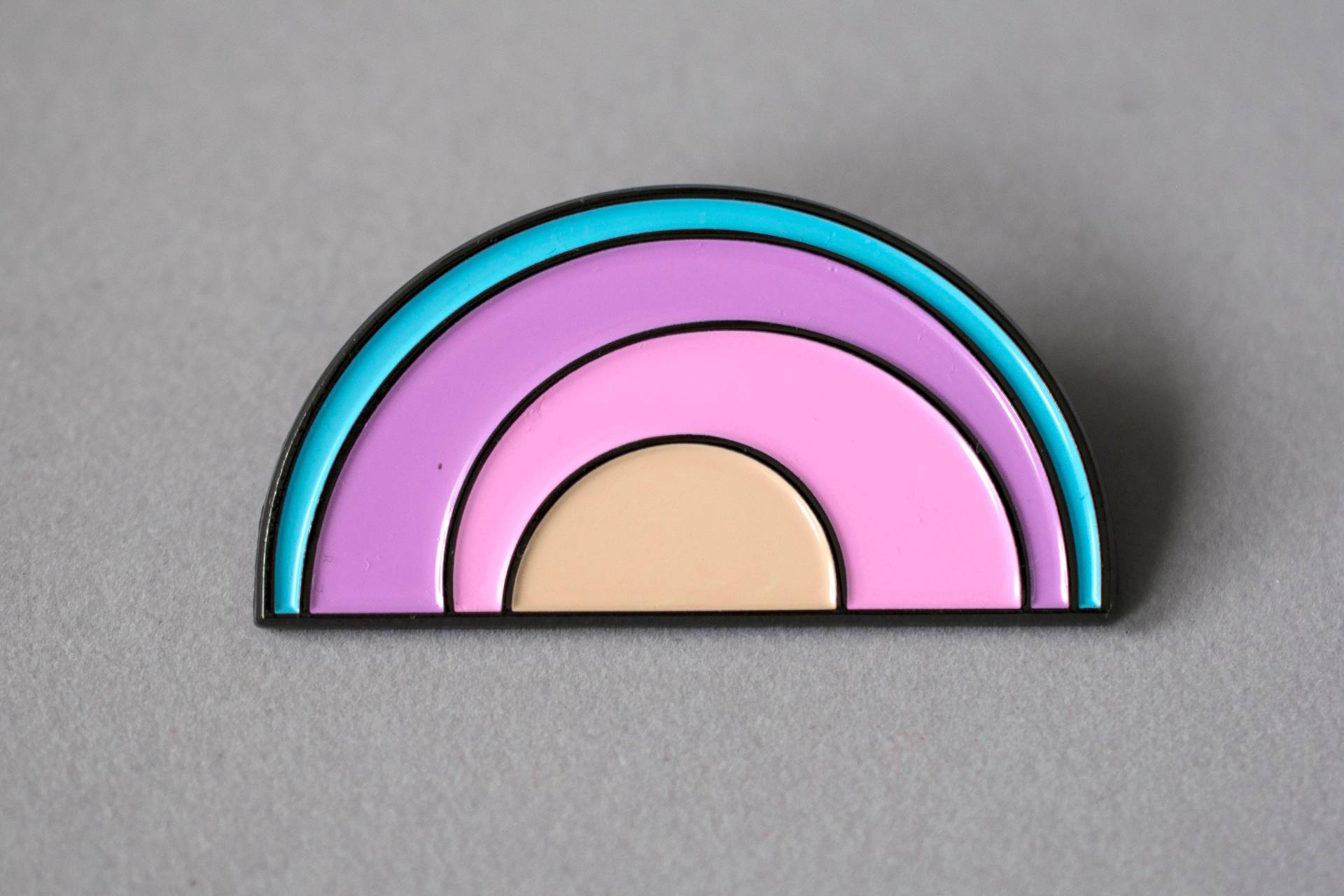 Regenbogen Pastell Soft Emaille Pin -Eco Friendly Novelty - Gunmetal Regenbogen Pastell Soft Emaille Pin -Eco Friendly Novelty - Gunmetal von Hollowdolls