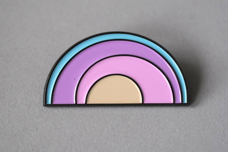 Regenbogen Pastell Soft Emaille Pin -Eco Friendly Novelty - Gunmetal Regenbogen Pastell Soft Emaille Pin -Eco Friendly Novelty - Gunmetal von Hollowdolls