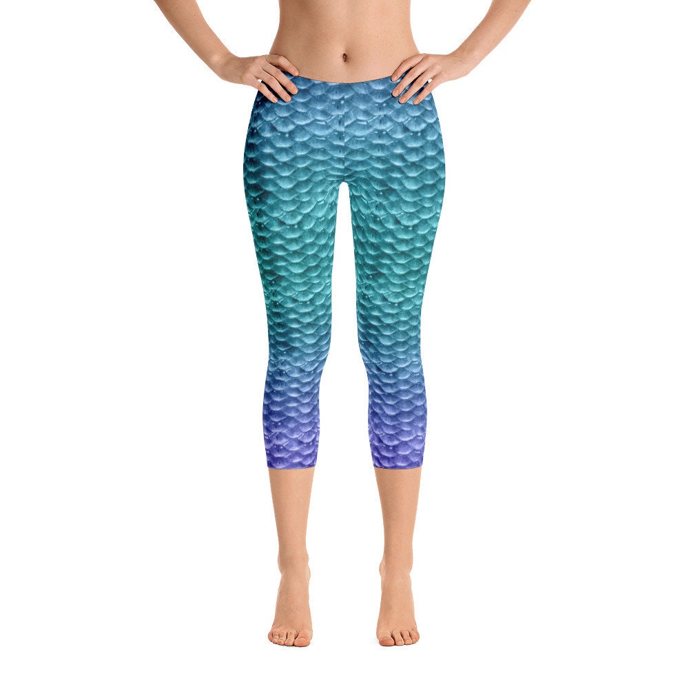 Ombre Mermaid Scale Capri Leggings Yoga Trainingshose von HollyFaeArt