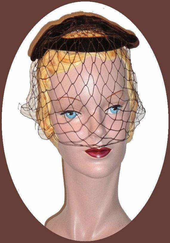 50Er Jahre Brauner Samt Cocktail Hut Mit Full Cover Netting Josef Magnin von HollyVogueVintage