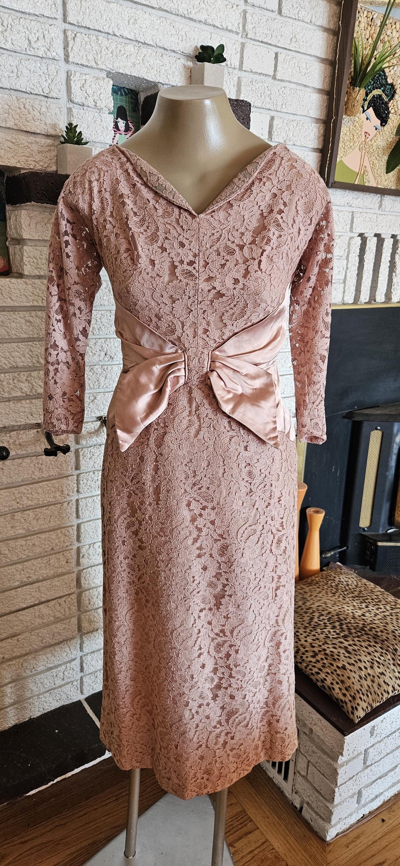Hübsches 50Er Jahre Spitzenkleid in Pink Gr. 38 von HollyVogueVintage