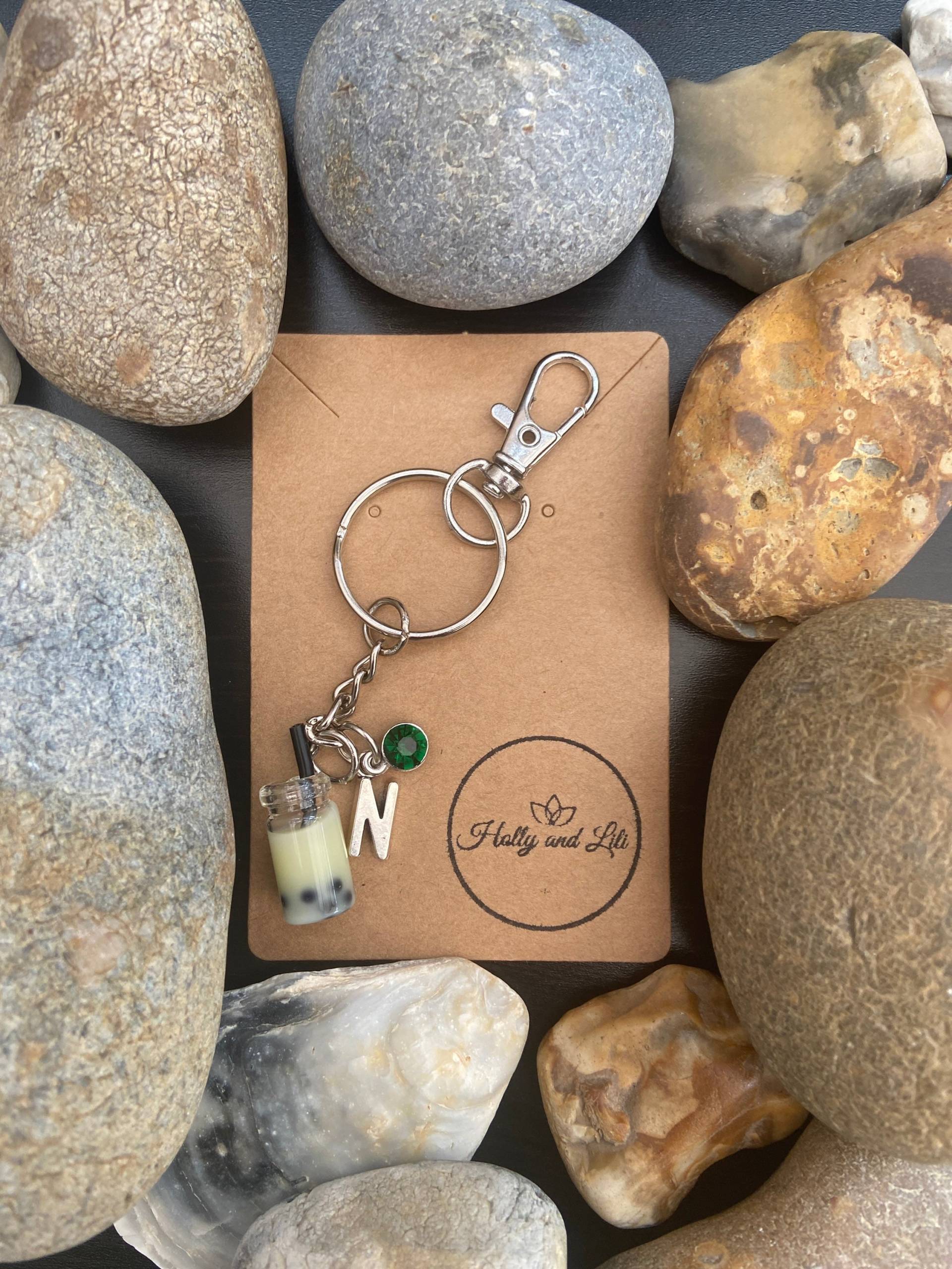 Bubble Tea Creme Personalisierte Schlüsselanhänger, Boba Neuheit Alphabet Initialen, Birthstone Charm, Cute Milchtee Reißverschluss Kette Für Bff von HollyandLili