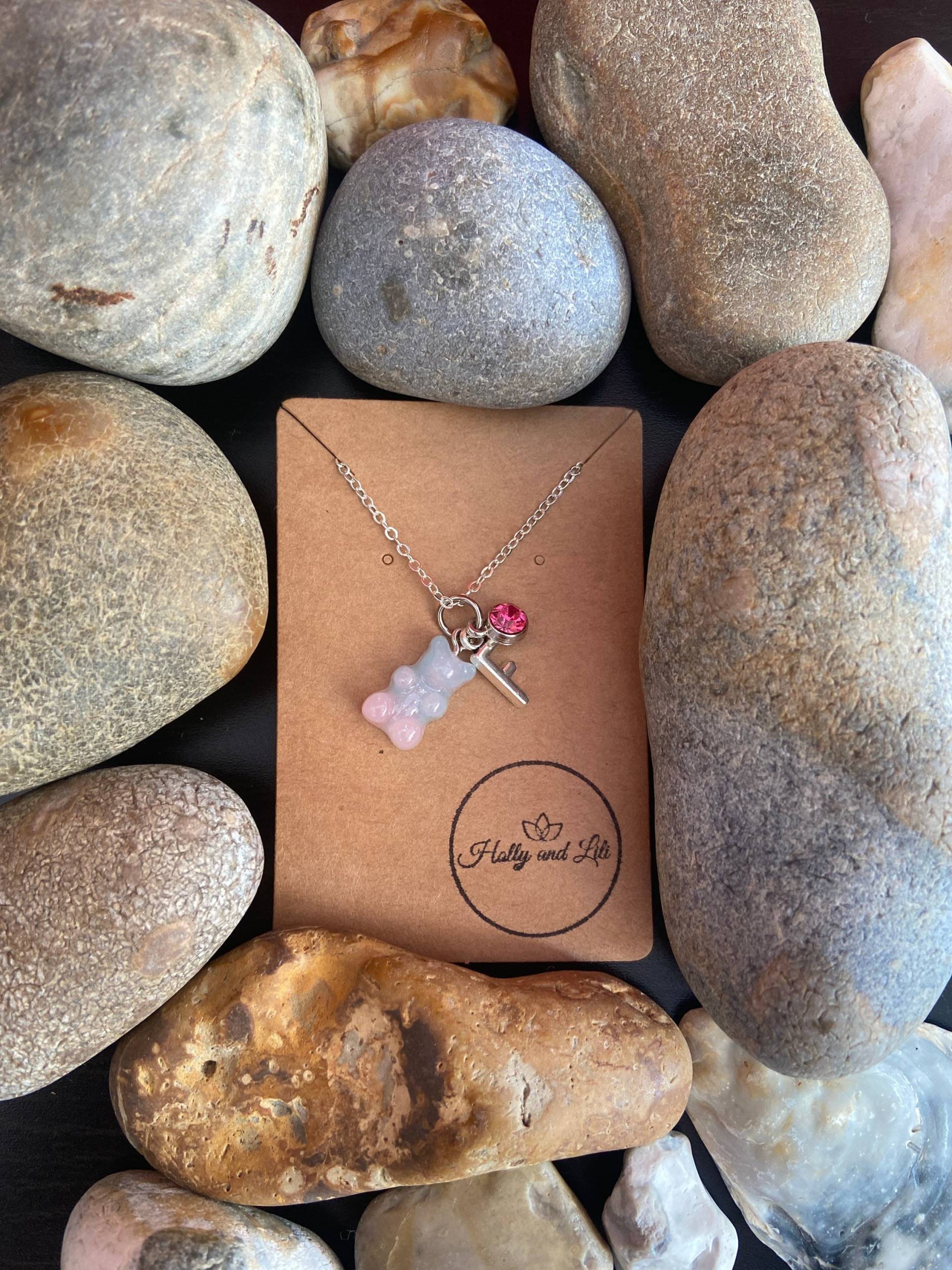 Gummibärchen Blau-Rosa Stil Personalisierte Anhänger Charm Halskette - Personalisieren Sie Ihre Alphabet Initialen & Birthstone Von Holly & Lili von HollyandLili