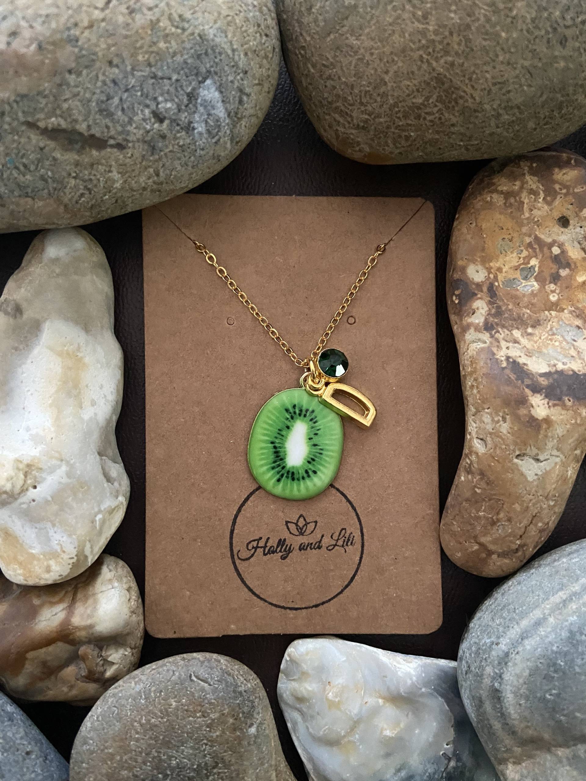 Kiwi Ovale Fruchtscheibe, Personalisierte Anhänger Charm Halskette, Alphabet Initialen, Birthstone Charms, Erste Einzigartiges Geschenk Für Tochter von HollyandLili