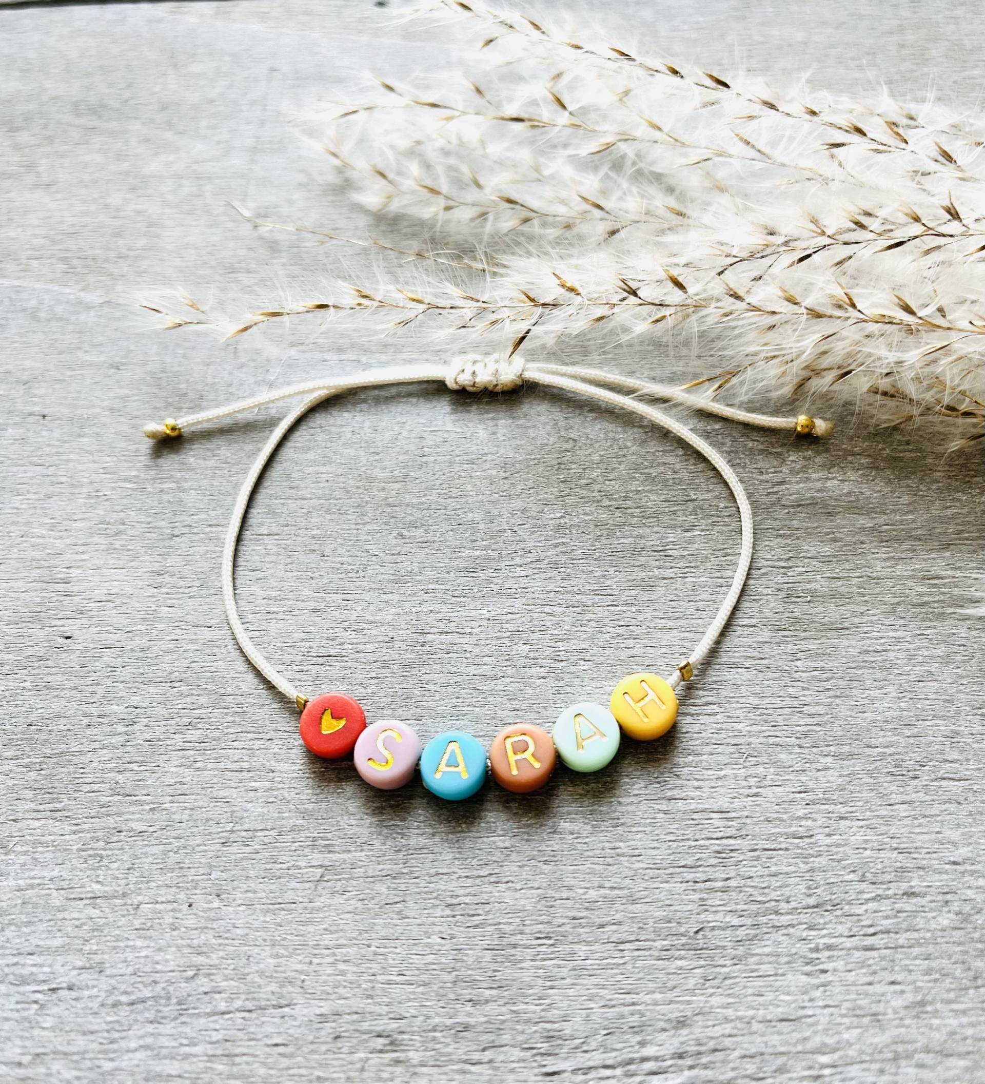 Armband Personalisiert Name Bunte Buchstaben Armband Personalisiert Name Bunte Buchstaben von HollyandPaul