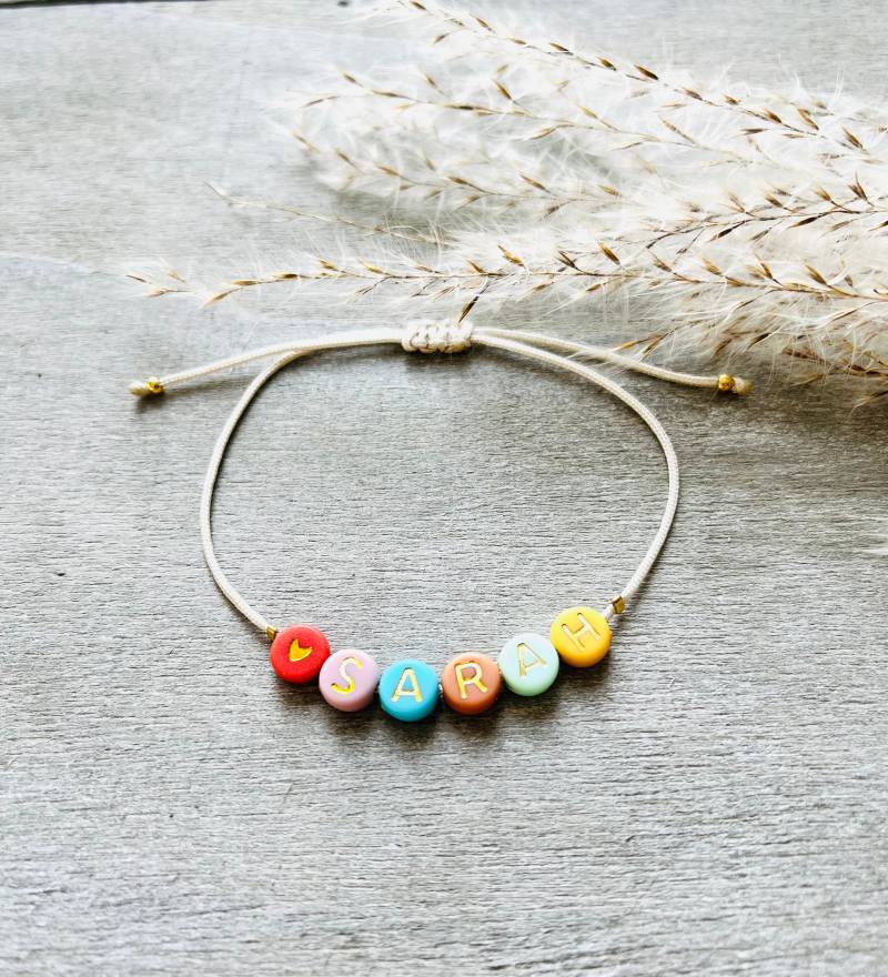 Armband Personalisiert Name Bunte Buchstaben Armband Personalisiert Name Bunte Buchstaben von HollyandPaul