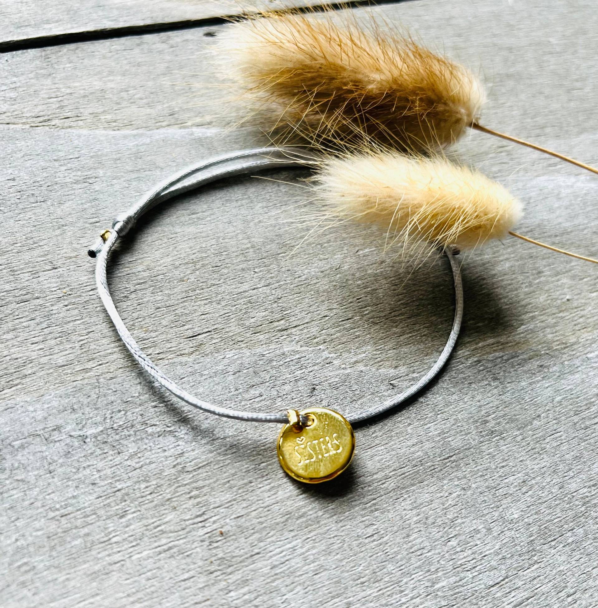 Armband Sisters/Schwestern Auf Seidenband Armband Sisters/Schwestern Auf Seidenband von HollyandPaul