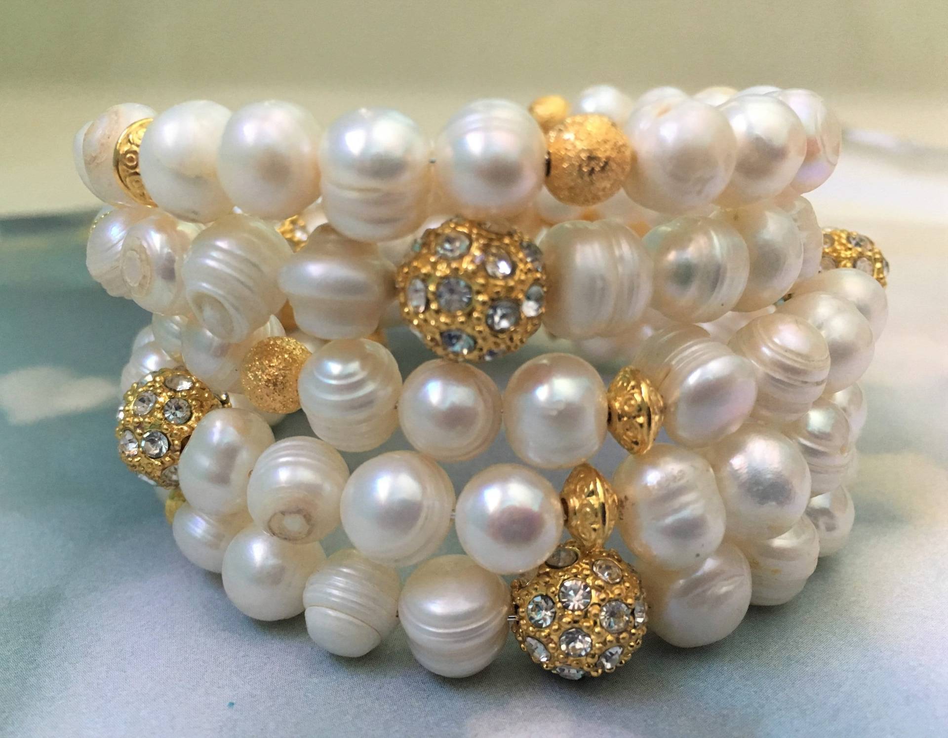 Chunky Süßwasser-Zuchtperlen Wickelarmband Echte Perle Armband Gold-Armband Creme Gold Braut Wickelarmband Chunky Süßwasser-Zuchtperlen Wickelarmband Echte Perle Armband Gold-Armband Creme Gold Braut Wickelarmband von HollysBridalDesigns