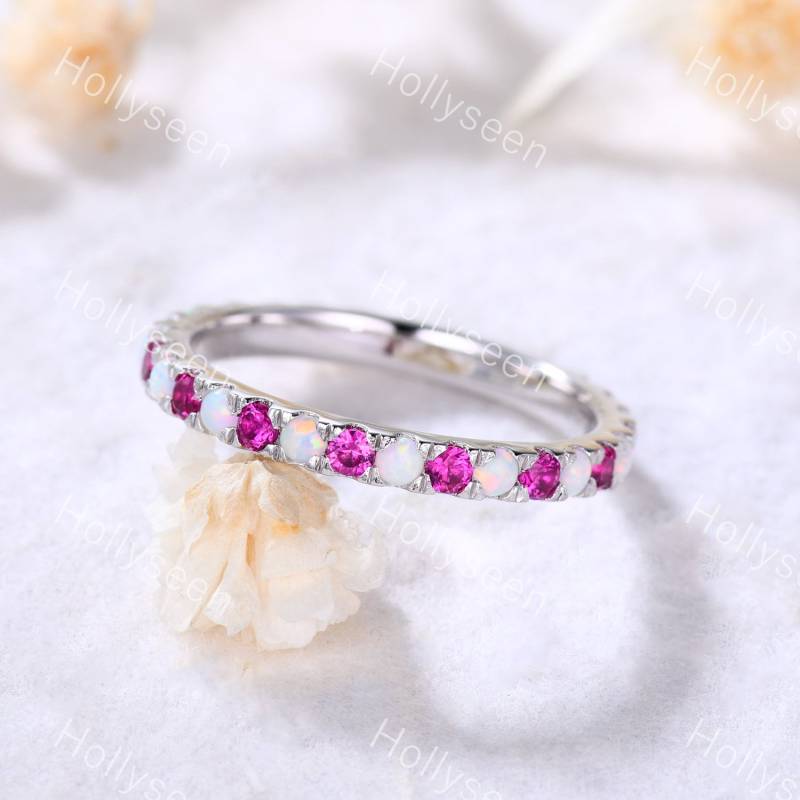 Feuer Opal Rubin Ehering 14K Weißgold Full Eternity Sterling Silber Geburtsstein Stapelring Schlicht Stapelbar Braut Versprechen Ring von Hollyseen