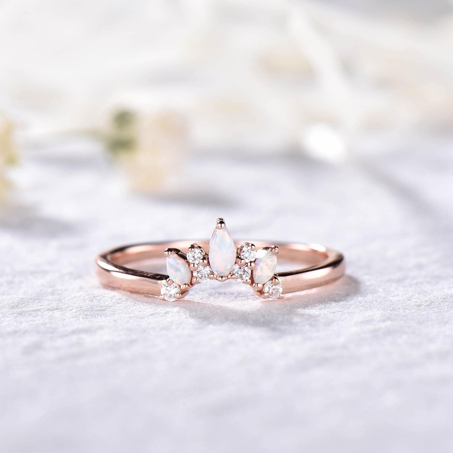 Feueropal Ehering Moissanit Rose Gold Verlobungsring Stapelring Geschwungener Sterling Silber Zierliche Ringschiene von Hollyseen