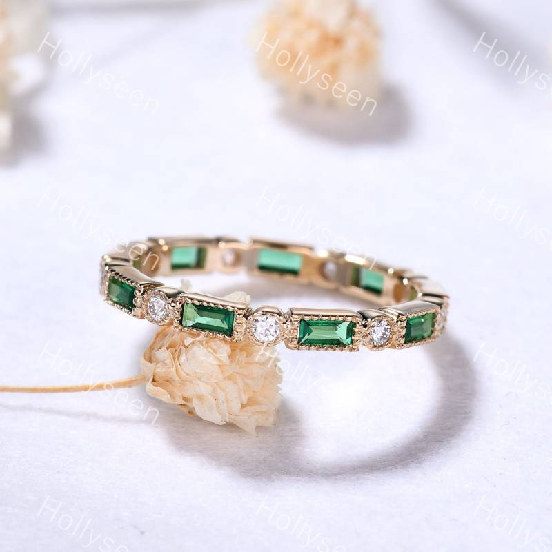 Gelb Gold Baguette Smaragd Eternity Ring Band Antik Moissanite Infinity Hochzeit Brautring Vintage Stapelring Filigran Lünette von Hollyseen