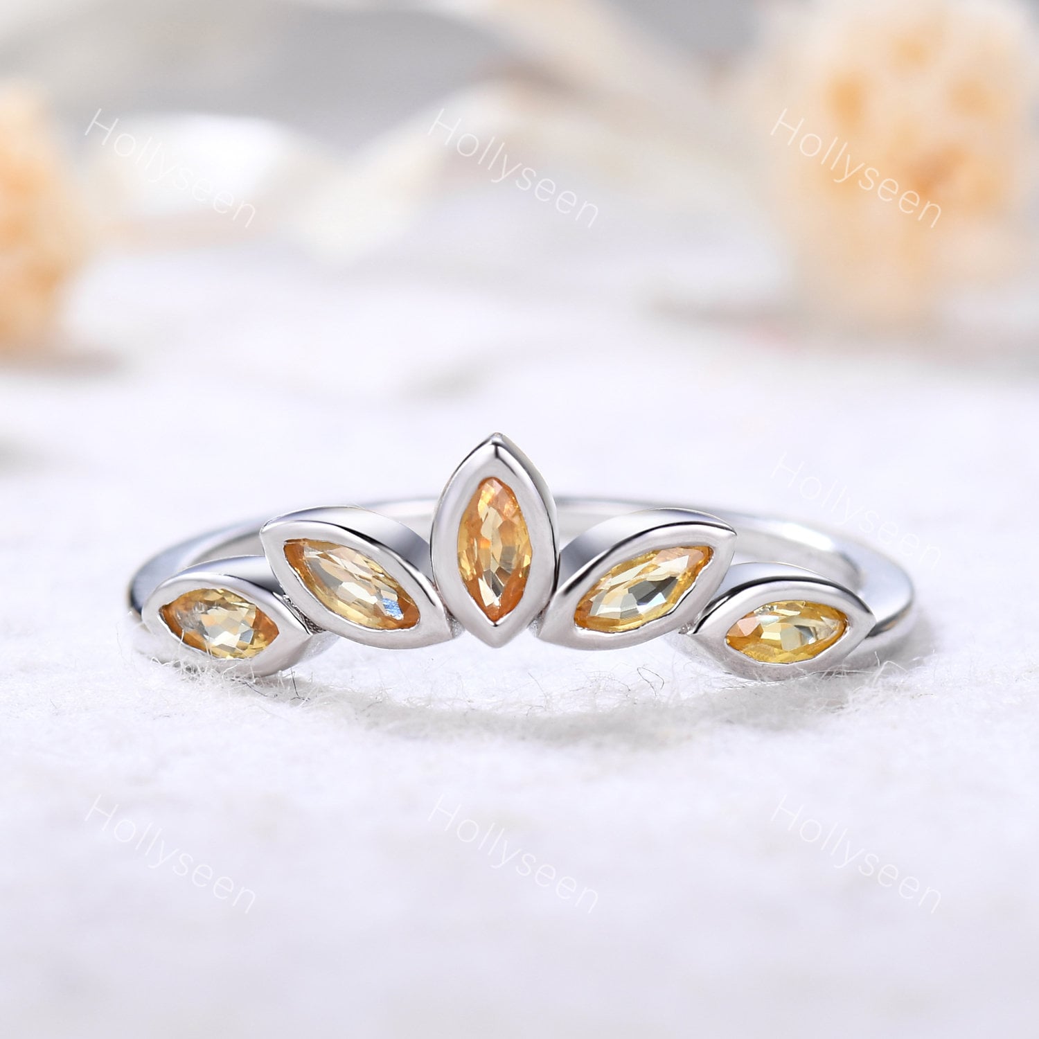 Gelber Saphir Ehering Weißgold Geschwungener Marquise Vintage Ring Unikat Zierlicher von Hollyseen