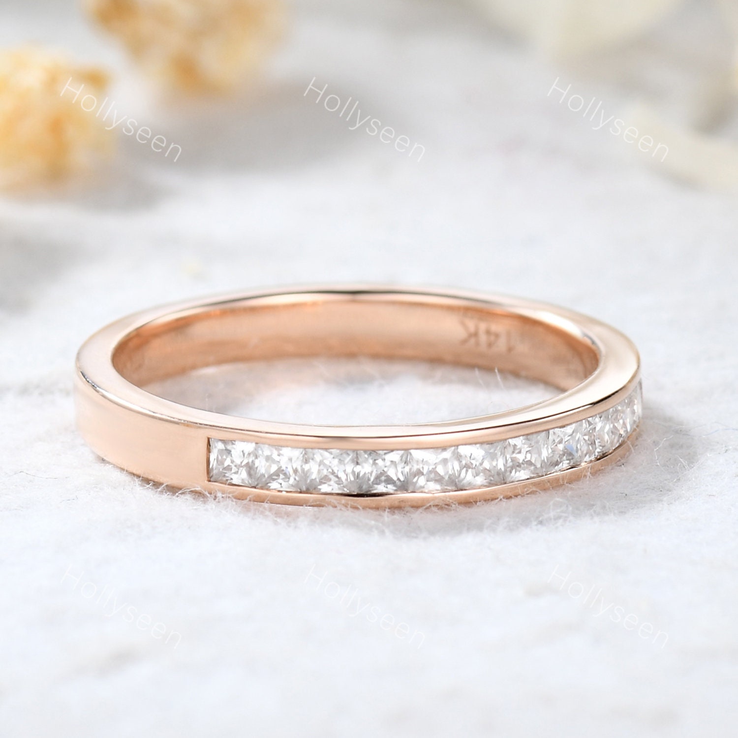 Princess Cut Moissanit Ehering Rose Gold 2mm Zierlicher Ring Stapelring Halbe Ewigkeit Sterling Silber von Hollyseen