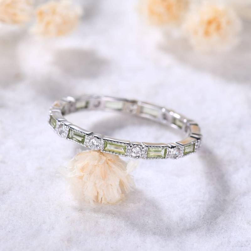 Weißgold Moissanit Ring Baguette Cut Peridot Verlobungsring Vintage Unikat Frauen von Hollyseen