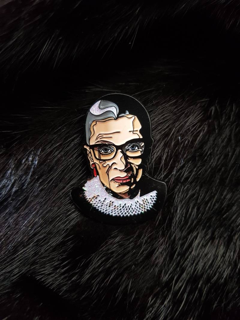 Ruth Bader Ginsburg Pin Aus Emaille Ruth Bader Ginsburg Pin Aus Emaille von Hollywithawhyyy
