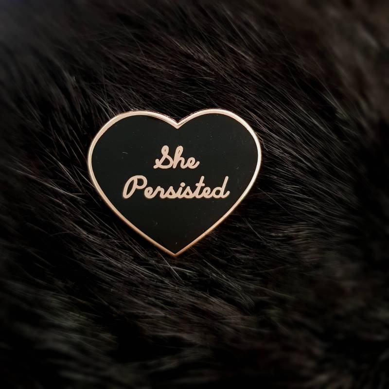 She Persisted Emaille Pin Schwarze Variationen She Persisted Emaille Pin Schwarze Variationen von Hollywithawhyyy