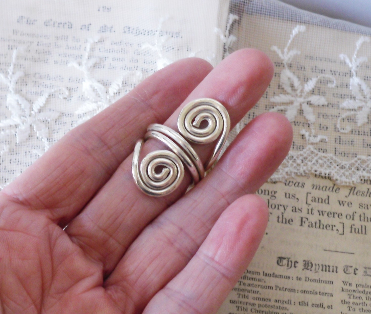 Es Geht Rund, Silberdraht Handgemacht, Silber Spiral Ring, Einfache Boho Style Ring Von Hollywood Hillbilly Es Geht Rund, Silberdraht Handgemacht, Silber Spiral Ring, Einfache Boho Style Ring Von Hollywood Hillbilly von HollywoodHillbilly