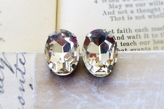 Glacier Ice , White Rhinestone , Estate Style , Crystal Clear Oval Glass Post Earrings By Hollywood Hillbilly Glacier Ice , White Rhinestone , Estate Style , Crystal Clear Oval Glass Post Earrings By Hollywood Hillbilly von HollywoodHillbilly