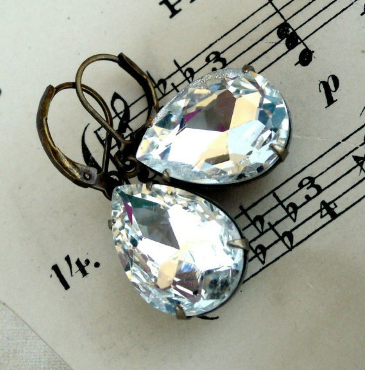 Ice Crystal , Estate Style Vintage Pear Shaped Jewel Earrings Ice Crystal , Estate Style Vintage Pear Shaped Jewel Earrings von HollywoodHillbilly