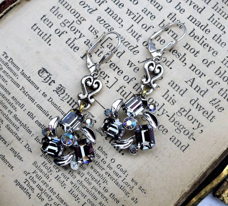 Martini & Black Caviar, Vintage Estate Style , Black Diamond Gray & Iredescent Swarovski Crystal Upcycled Earrings Hollywood Hillbilly Martini & Black Caviar, Vintage Estate Style , Black Diamond Gray & Iredescent Swarovski Crystal Upcycled Earrings Hollywood Hillbilly von HollywoodHillbilly