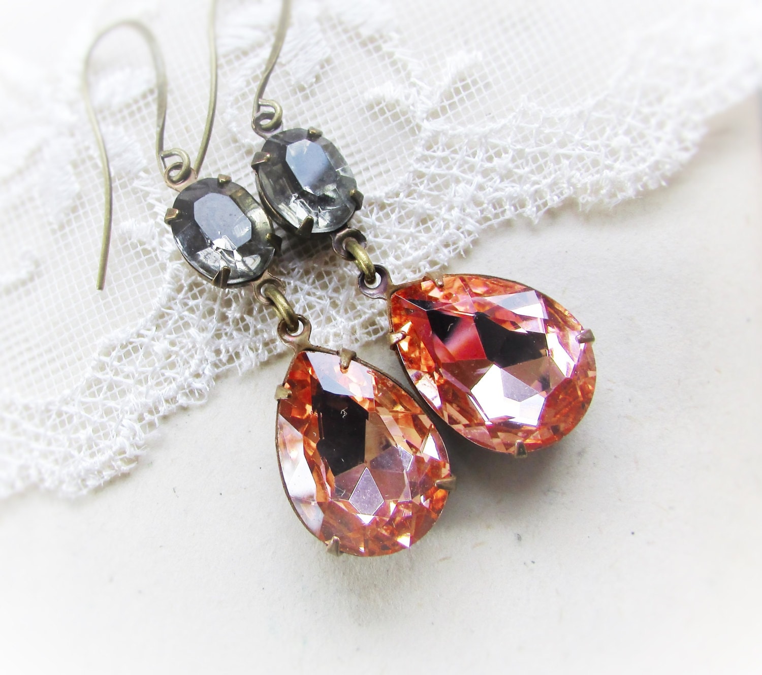 Peaches & Smoke, Vintage Peach & Gray Rhinestones , Estate Style, Pear Shaped, Jewel Earrings By Hollywood Hillbilly Peaches & Smoke, Vintage Peach & Gray Rhinestones , Estate Style, Pear Shaped, Jewel Earrings By Hollywood Hillbilly von HollywoodHillbilly
