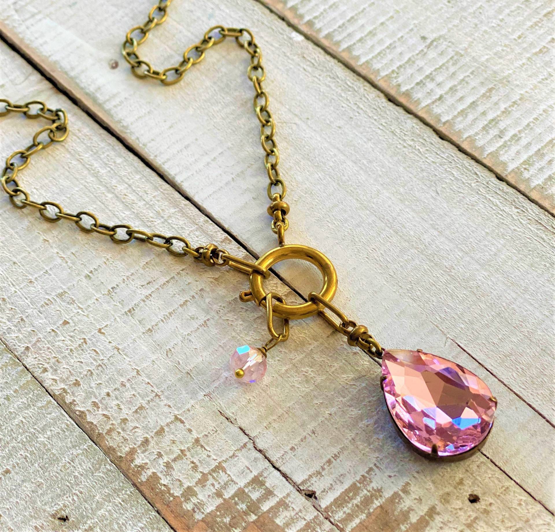 Pink Blush Drop, Old Hollywood Glam Vintage Soft Glass Teardrop Rhinestone & Crystal Necklace By Hillbilly Pink Blush Drop, Old Hollywood Glam Vintage Soft Glass Teardrop Rhinestone & Crystal Necklace By Hillbilly von HollywoodHillbilly