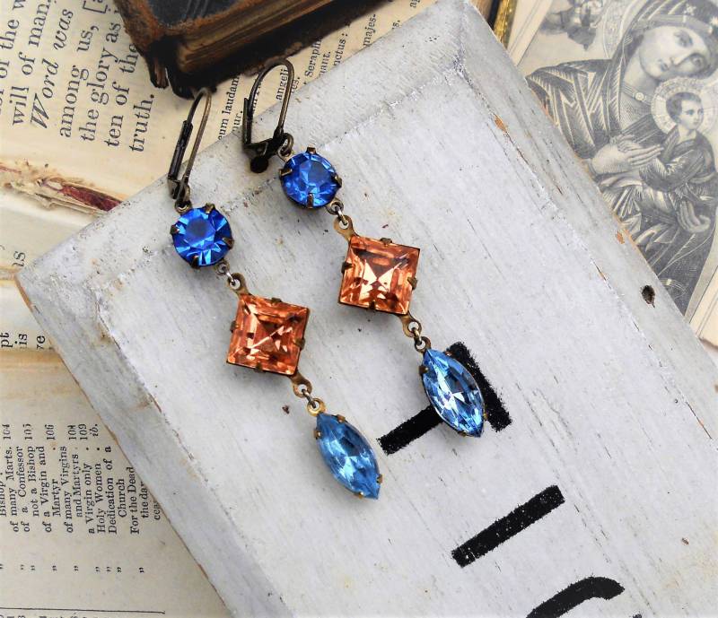 Sapphire Blue & Peach, Vintage Rhinestones Dark & Light Blue, Peach Reclaimed Earrings By Hollywood Hillbilly Sapphire Blue & Peach, Vintage Rhinestones Dark & Light Blue, Peach Reclaimed Earrings By Hollywood Hillbilly von HollywoodHillbilly