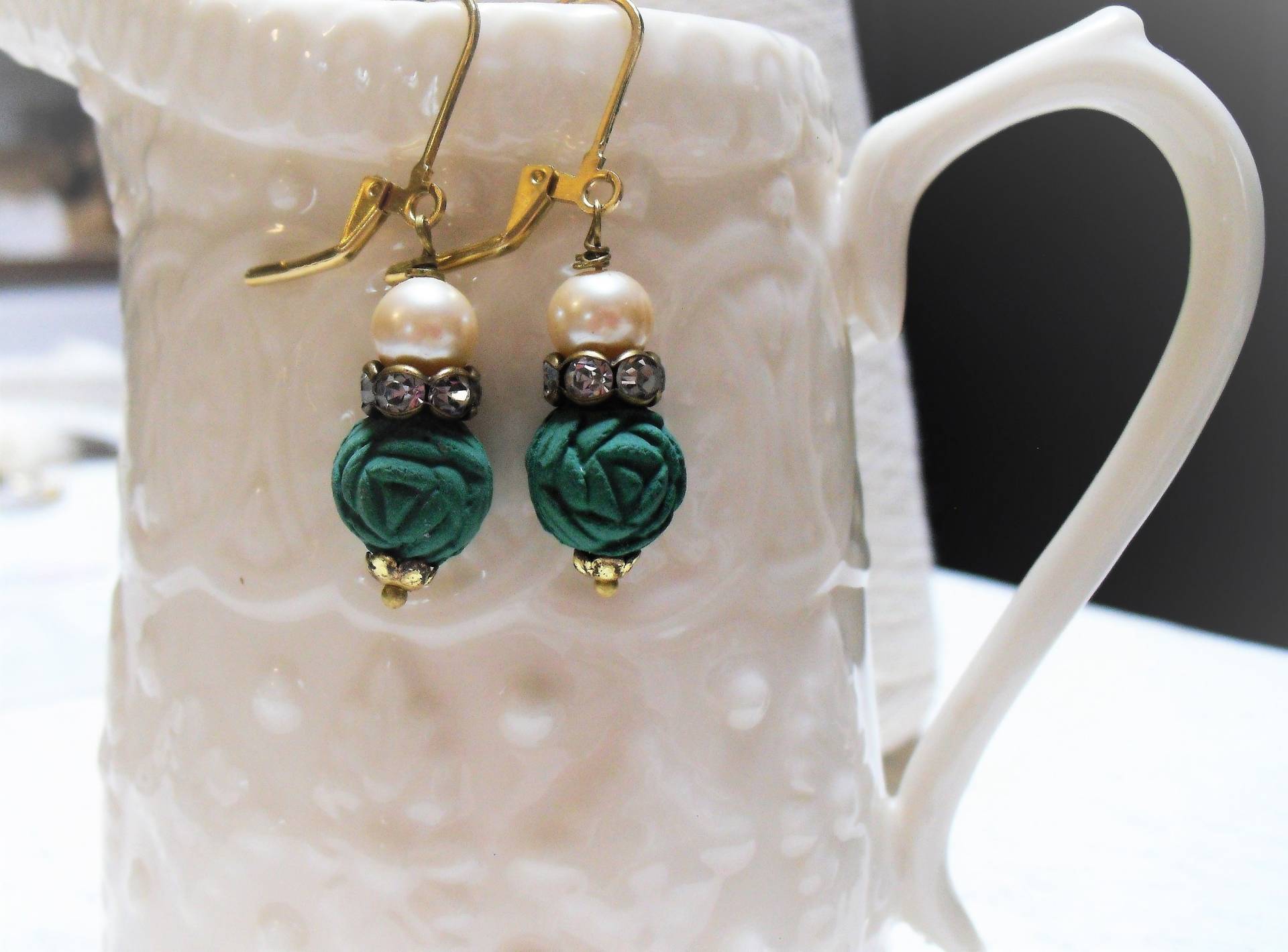 Scent Of Roses, Antique Crushed Real Rose Petal Beads, Forest Green, Vintage Pearls & Rhinestone Assemblages Earrings By Hollywood Hillbilly Scent Of Roses, Antique Crushed Real Rose Petal Beads, Forest Green, Vintage Pearls & Rhinestone Assemblages Earrings By Hollywood Hillbilly von HollywoodHillbilly