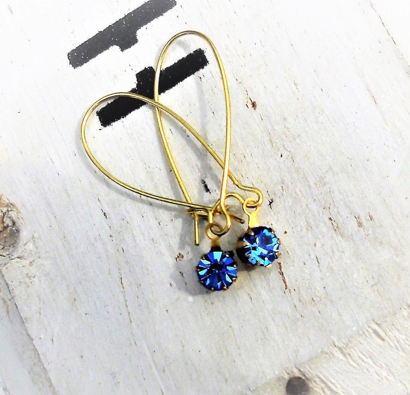 Tiny Sapphire Blue Drops, Vintage Swarovski Rhinestone Jewel , Long Earwire Minimalist Earrings By Hollywood Hillbilly Tiny Sapphire Blue Drops, Vintage Swarovski Rhinestone Jewel , Long Earwire Minimalist Earrings By Hollywood Hillbilly von HollywoodHillbilly