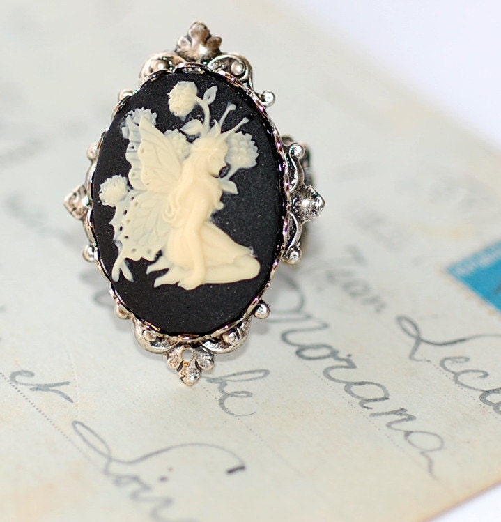 Gothic Cameo Ring Filigrane Fee Goth Silber Einstellbar Braut Brautjungfer Alt Hollywood von Hollywoodbabe