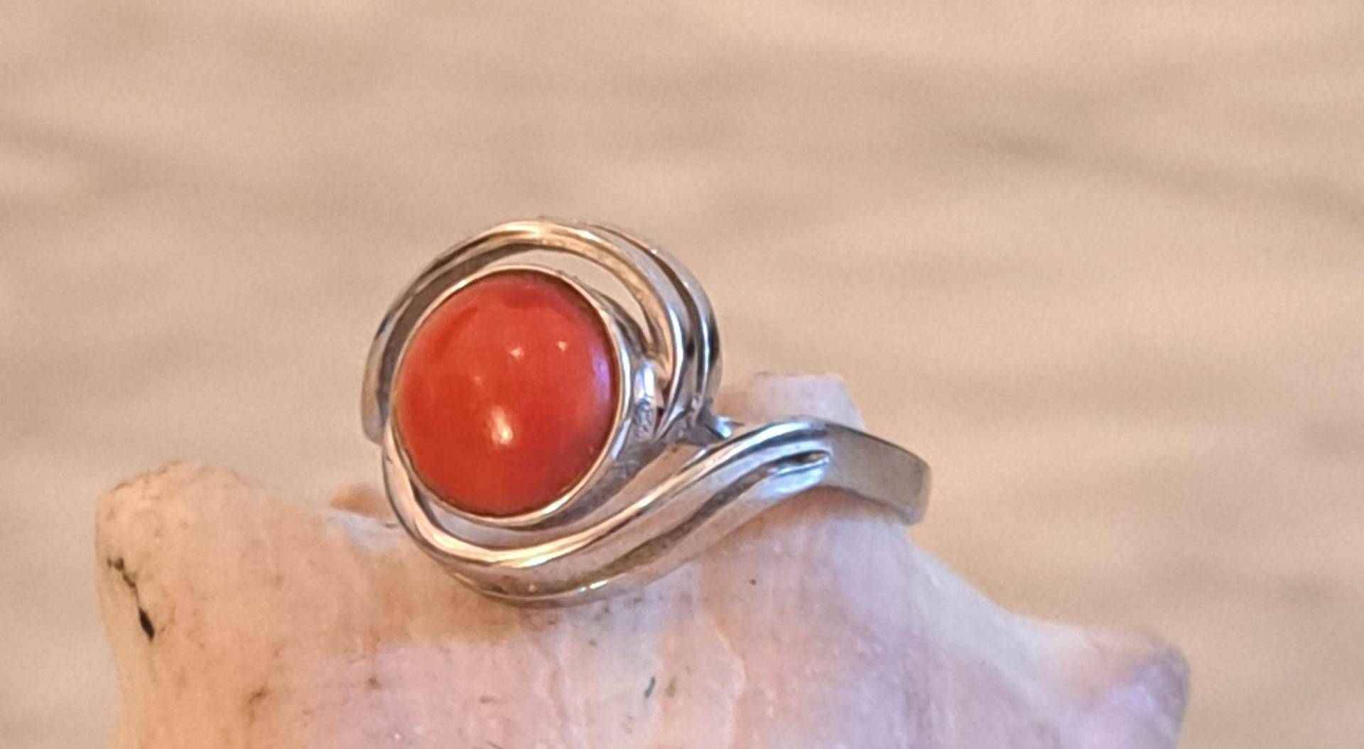 Silber Zeitloser Ring Mit Koralle 800 Silber Zeitloser Ring Mit Koralle 800 von Holunderhof