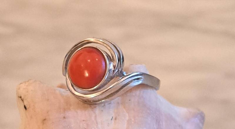 Silber Zeitloser Ring Mit Koralle 800 Silber Zeitloser Ring Mit Koralle 800 von Holunderhof