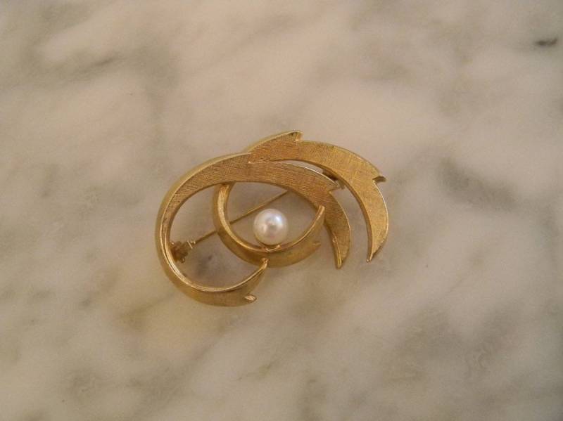 Vintage Anstecknadel Mit Kleiner Perle von Holunderhof