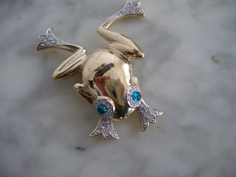 Zauberhafte Anstecknadel Frosch Zauberhafte Anstecknadel Frosch von Holunderhof