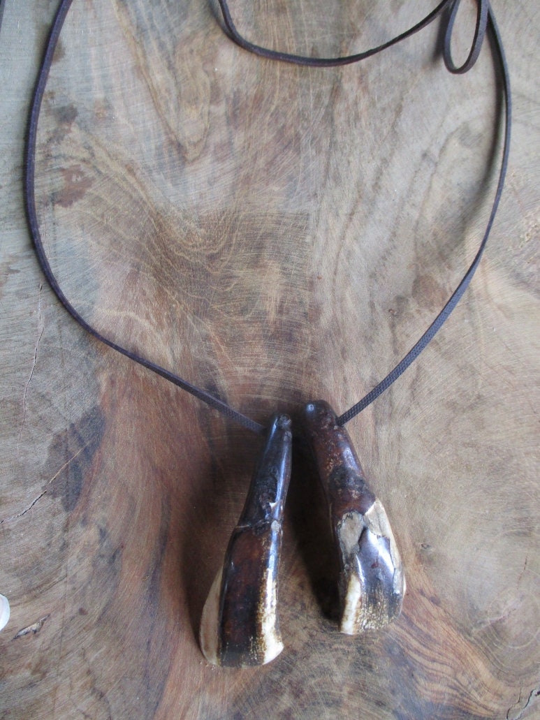 Buffalo Bison Teeth Halskette Cosplay Kostenloser Versand Buffalo Bison Teeth Halskette Cosplay Kostenloser Versand von HolyDogsShop