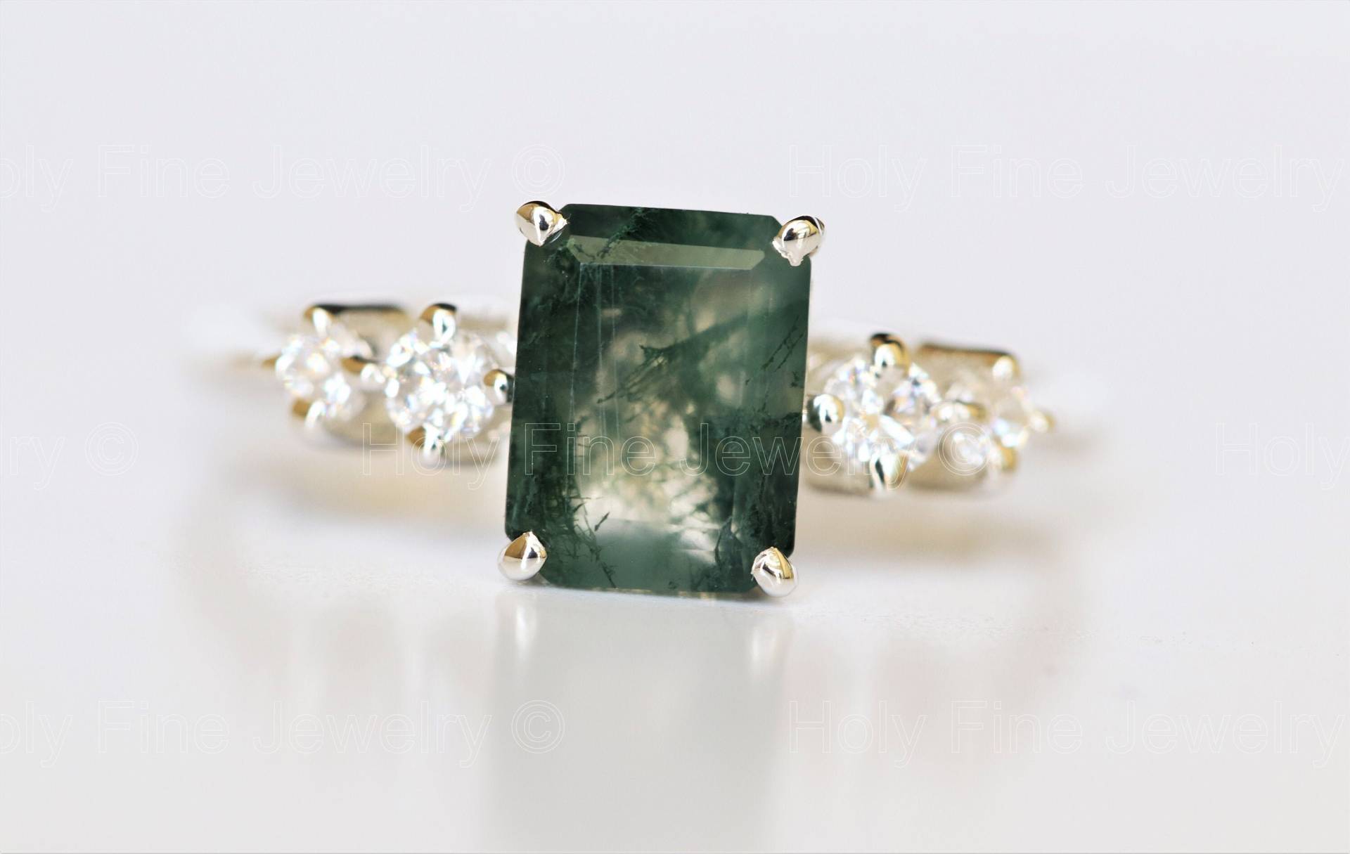 Natürlicher Smaragdförmiger Moissanit Achat Verlobungsring Vintage Diamant 5 Stein Weiß Gold Heilstein Ring von HolyFineJewelry