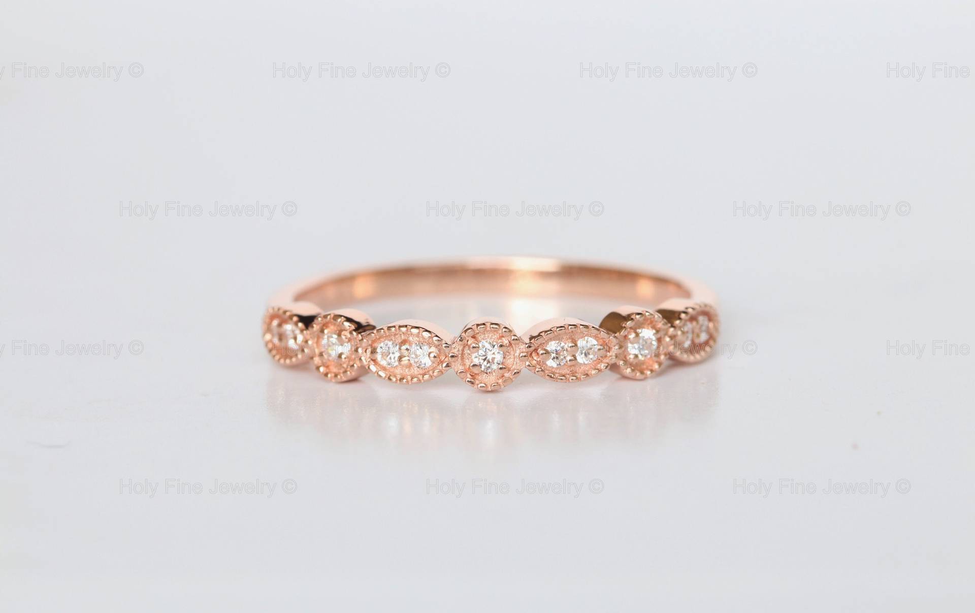 Natürliches Moissanit Art Deco Band Für Sie in 14K Roségold Micropavé Halb Ewigkeit Ehering in Sterling Silber Versprechen Ring von HolyFineJewelry