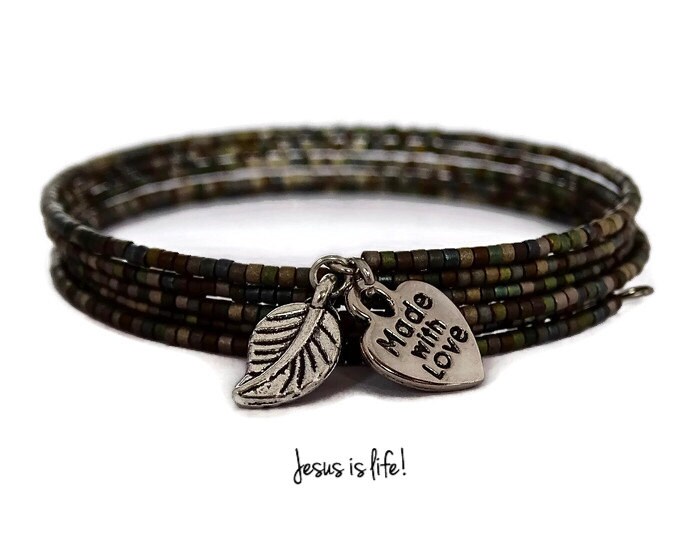 Multi-Metallic Farbigen Miyuki Delica Memory Wire Wrap Armband von HolyFireDesigns