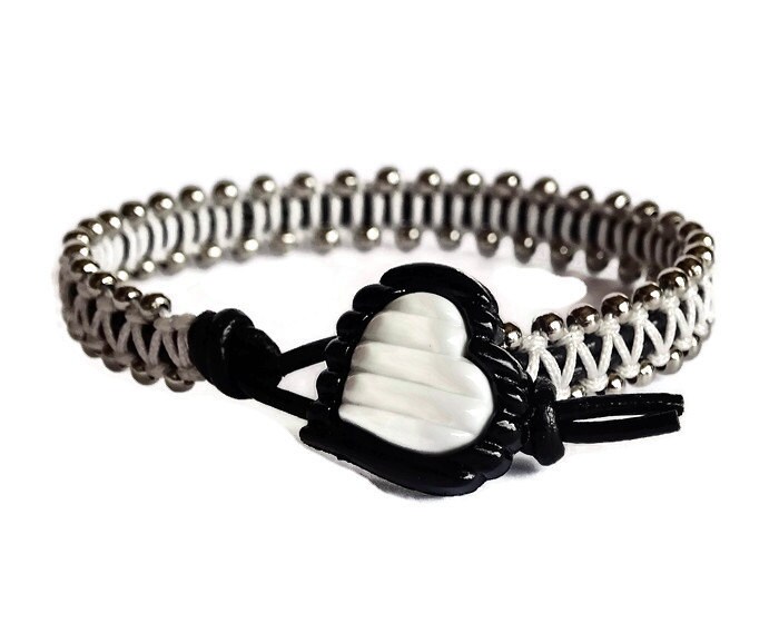 stapelbare Armband ~ Makramee Lederarmband Christian Jewelry Weihnachtsgeschenk Gesegnet Schmuck Leder Geschenk Für Sie Einzigartig von HolyFireDesigns