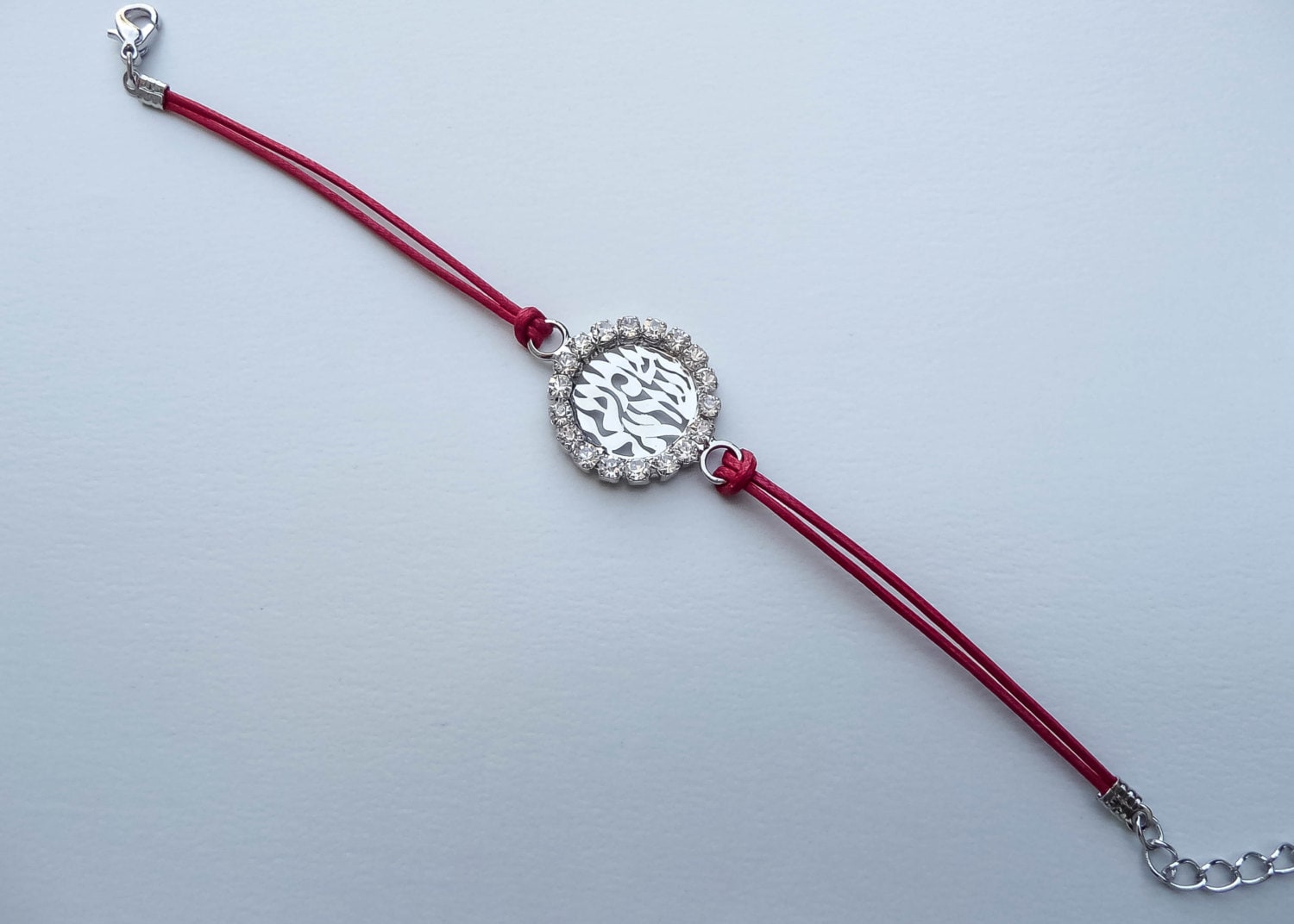 Kabbalah Schmuck Für Liebe, Hoffnung Und Gebet - Rote String Silber Ton "Shema Israel" Edelstahl Mit Weißen Steinen Armband Kabbalah Schmuck Für Liebe, Hoffnung Und Gebet - Rote String Silber Ton "Shema Israel" Edelstahl Mit Weißen Steinen Armband von HolyGifts