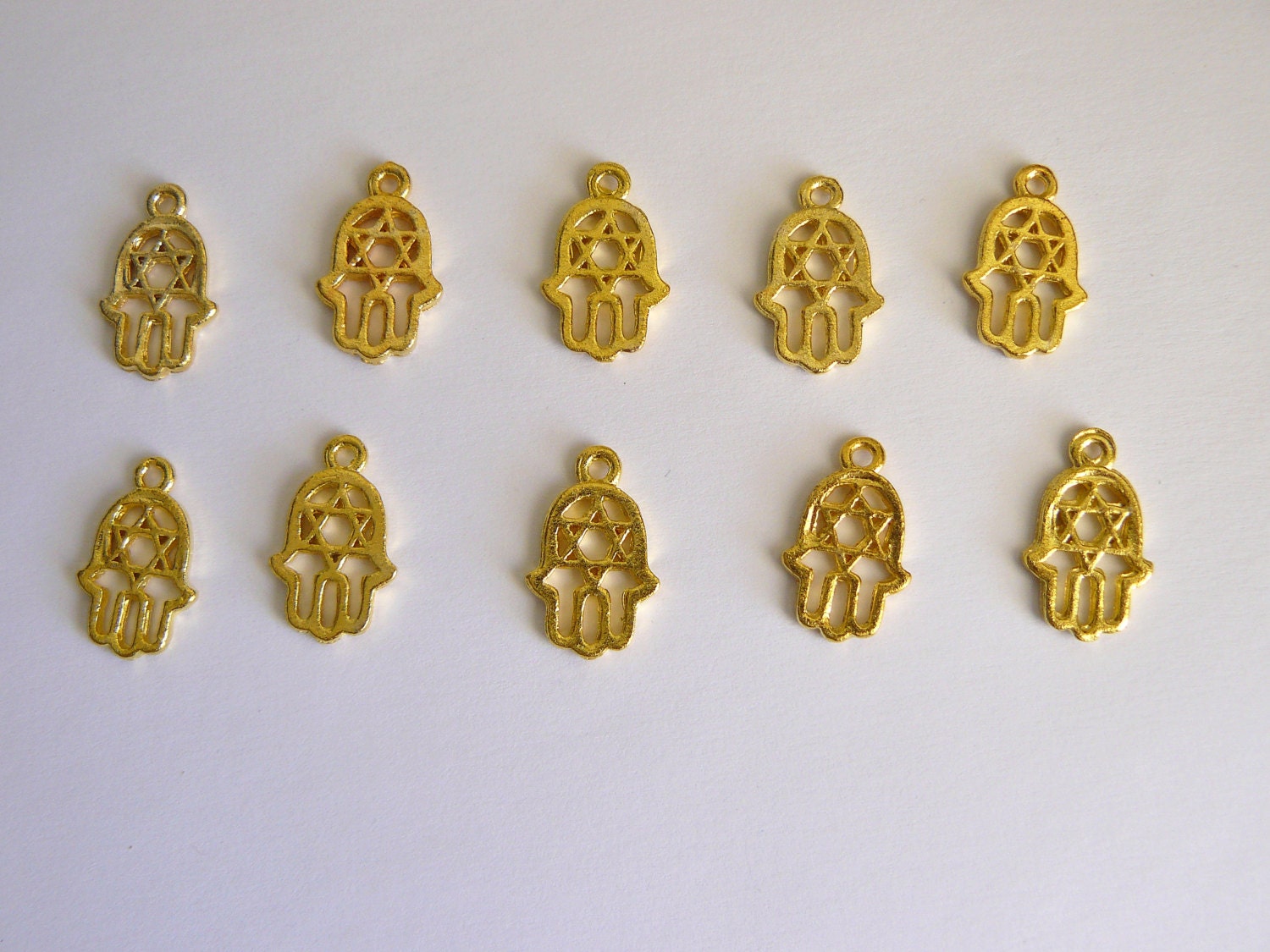 Menge Von 10 - Kabbalah Schmuck Für Liebe, Hoffnung Und Gebet Goldene Farbe "Magen David" | Davidstern Innen Ein Hamsa Halskette Armband Menge Von 10 - Kabbalah Schmuck Für Liebe, Hoffnung Und Gebet Goldene Farbe "Magen David" | Davidstern Innen Ein Hamsa Halskette Armband von HolyGifts