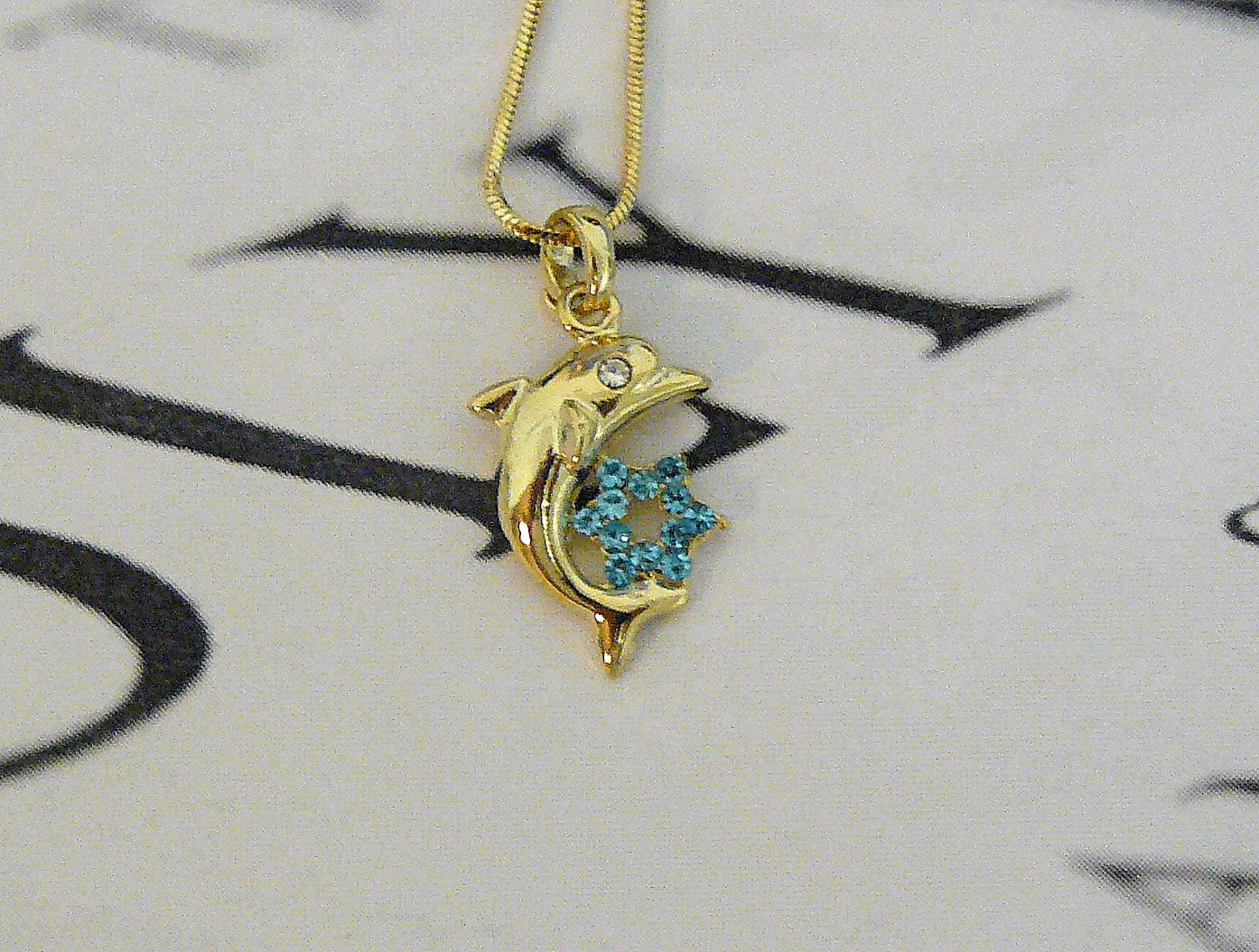 Schmuck Für Liebe, Hoffnung Und Gebet - Vergoldeter Delfin "Magen David" Halskette Mit Kristallsteinen Schmuck Für Liebe, Hoffnung Und Gebet - Vergoldeter Delfin "Magen David" Halskette Mit Kristallsteinen von HolyGifts