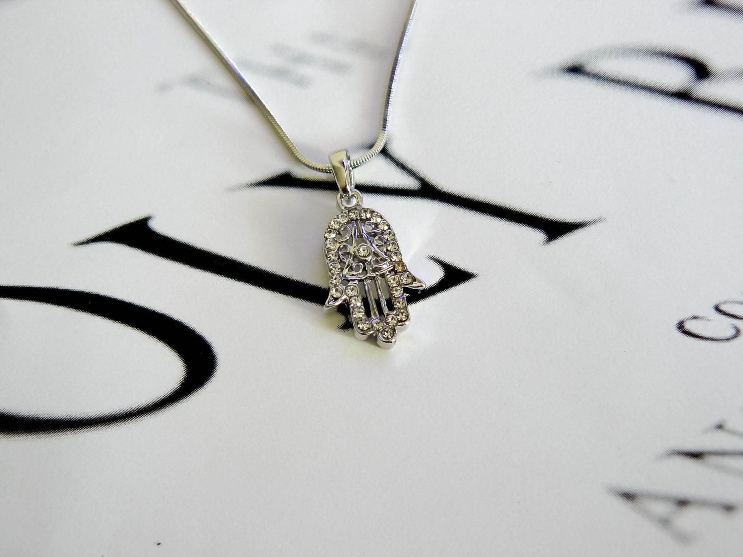 Vergoldete Silber Hamsa Halskette - Charm Anhänger Weiße Steine Glücksschutz Aus Holyland Jerusalem Vergoldete Silber Hamsa Halskette - Charm Anhänger Weiße Steine Glücksschutz Aus Holyland Jerusalem von HolyGifts