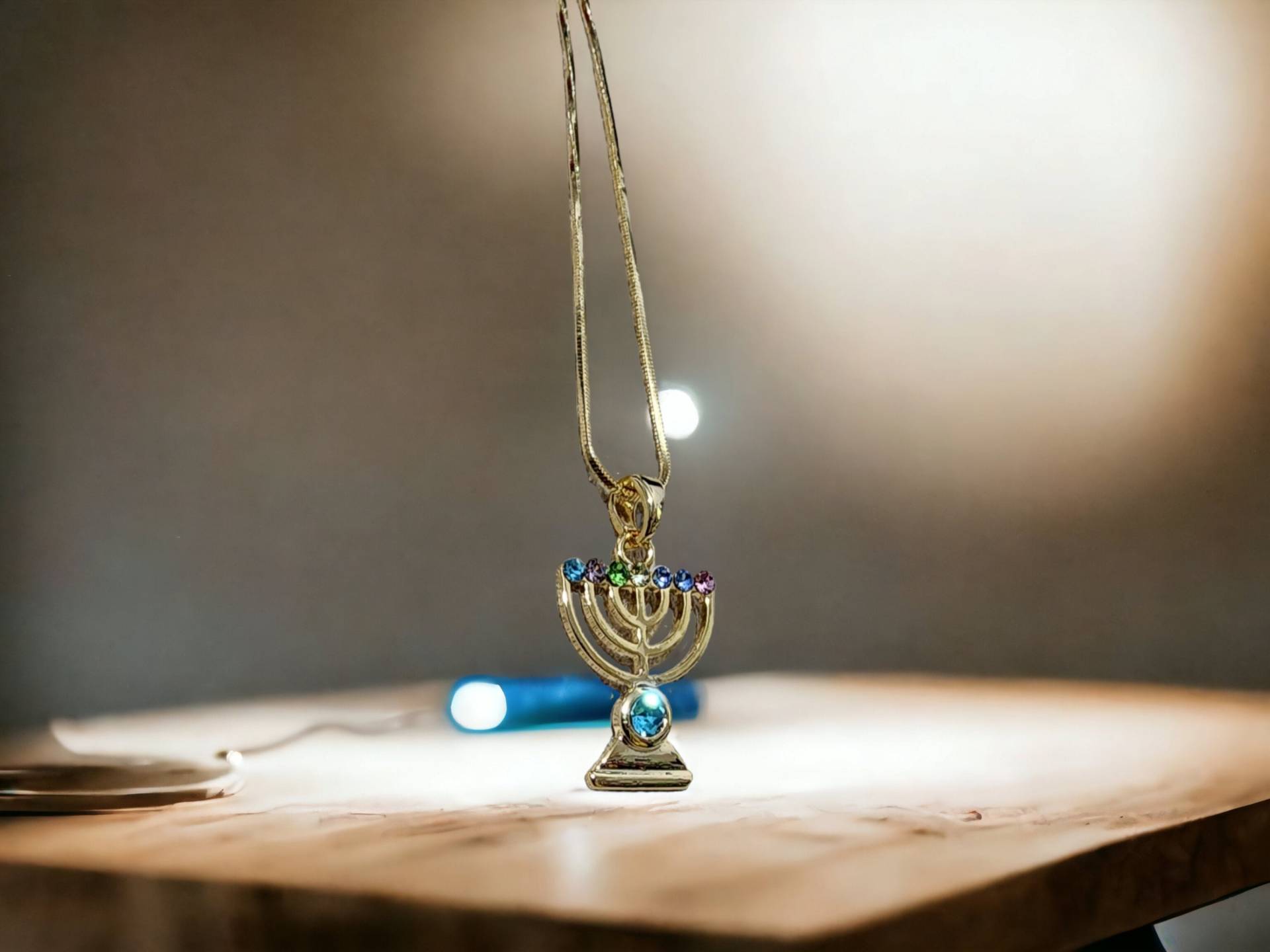 Vergoldeter Anhänger Kabbalah Mit Menora Steinen Aus Dem Holyland Jerusalem Vergoldeter Anhänger Kabbalah Mit Menora Steinen Aus Dem Holyland Jerusalem von HolyGifts