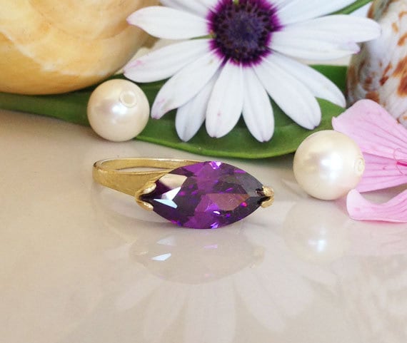 Amethyst Ring - Lila Februar Geburtsstein Gold Edelstein-Ring Cocktail-Ring Verlobungsring Brautschmuck von HolyLandChic