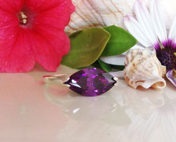 Amethyst Ring - Lila Februar Geburtsstein Silberring Edelstein-Ring Cocktail-Ring Verlobungsring Brautschmuck von HolyLandChic