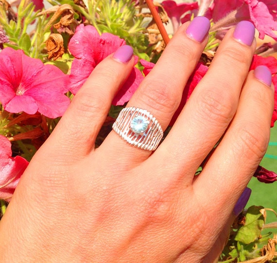 Aquamarin Ring - Mach Geburtsstein Edelstein-Ring Hellblaue Stein Silber Stift Einstellung Zarten von HolyLandChic